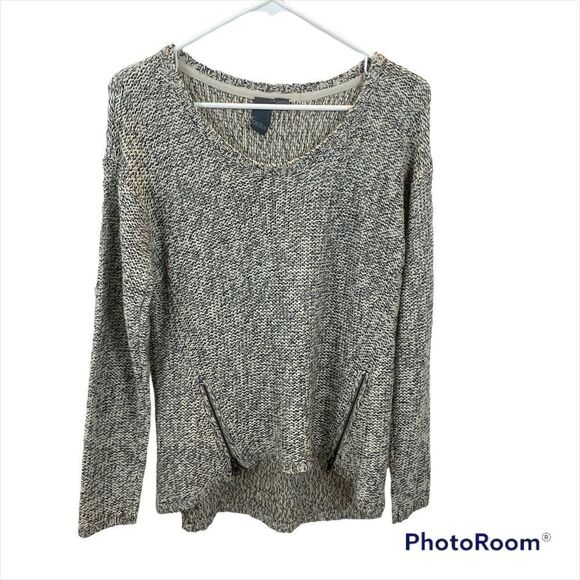 Quinn Brand Grey and White High Low long Sleeved‎ Zipper Accent Sweater Large - Picture 5 of 12